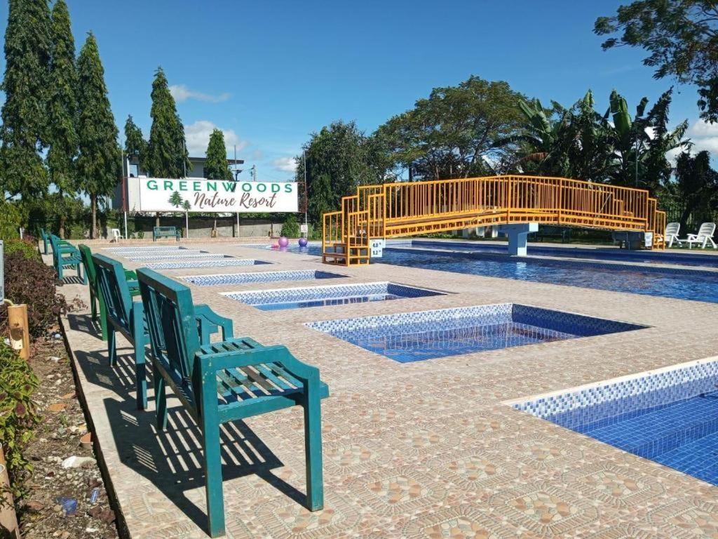 Whitewoods Convention And Leisure Hotel Silang Exterior photo